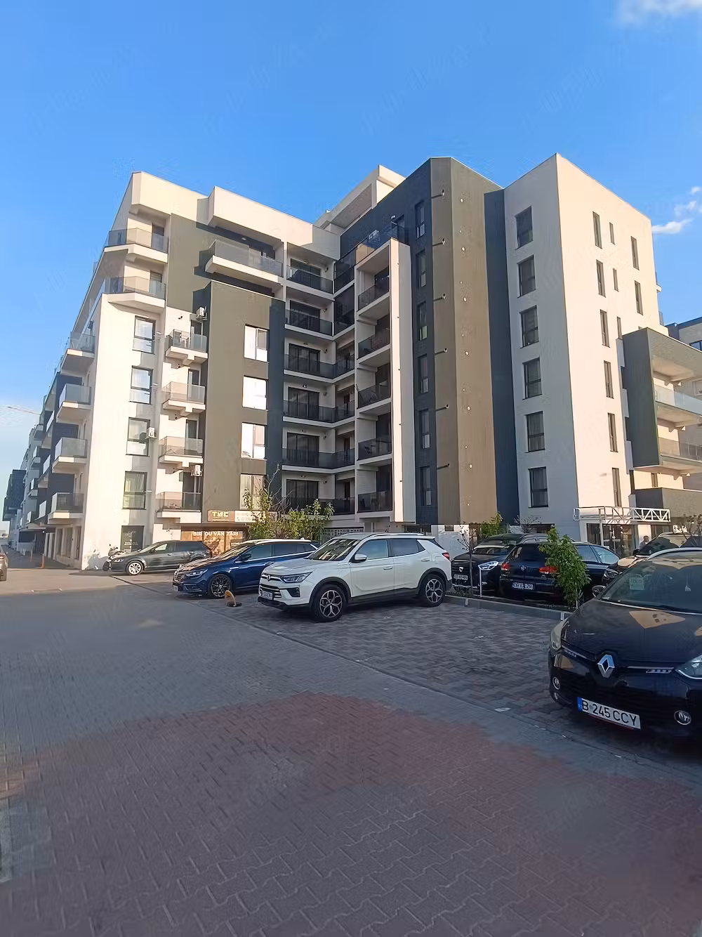 Închiriez apartament cu doua camere