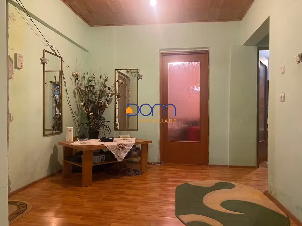 De vanzare apartament spatios 4 camere confort 1