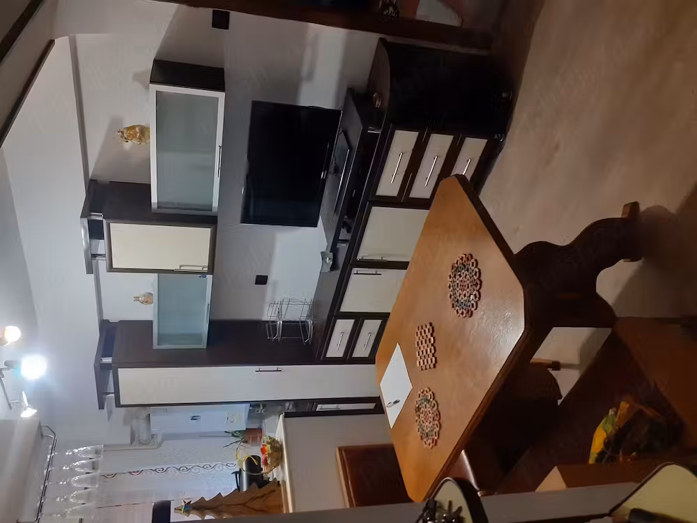 Vand apartament 2 camere, Navodari
