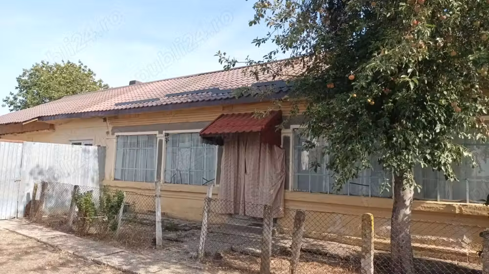 Vand casa in comuna Maruntei judetul Olt