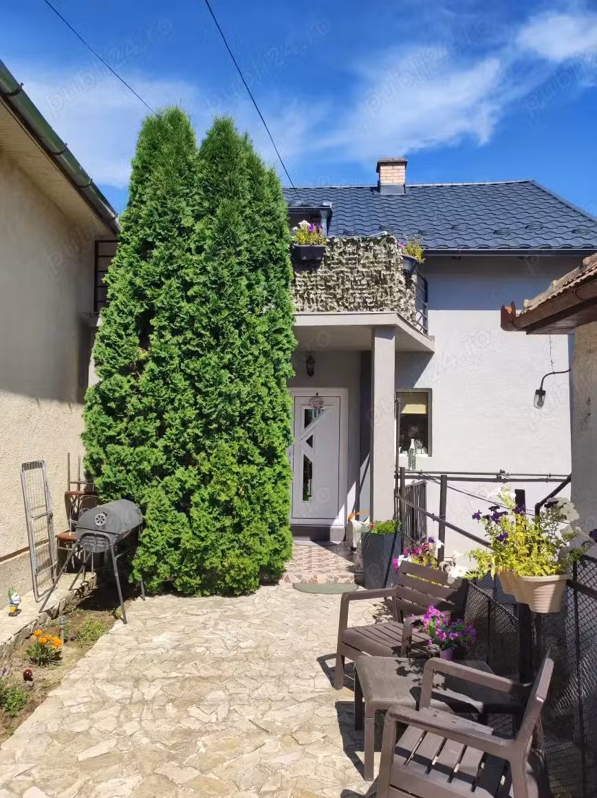 Vând sau schimb casă cu  apartament