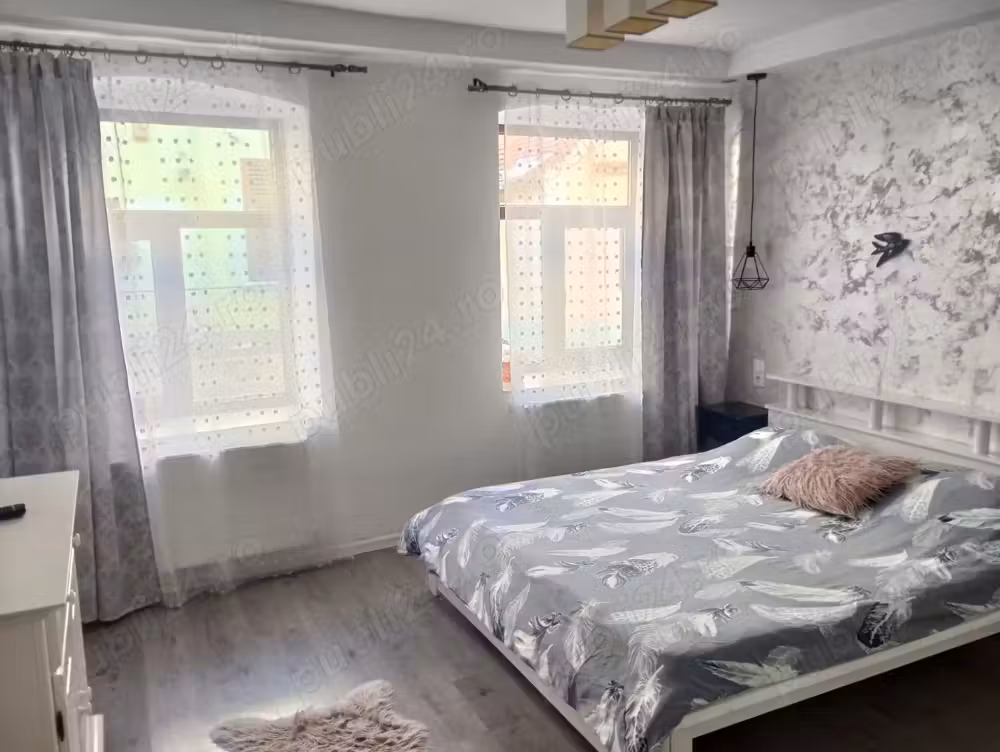 Proprietar vand imobil format din 2 apartmente