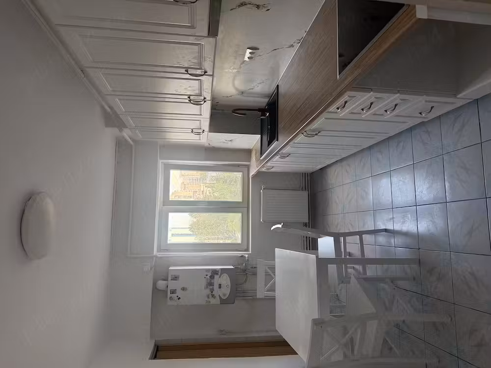 Închiriez apartament 3 camere centru civic  ( onix)