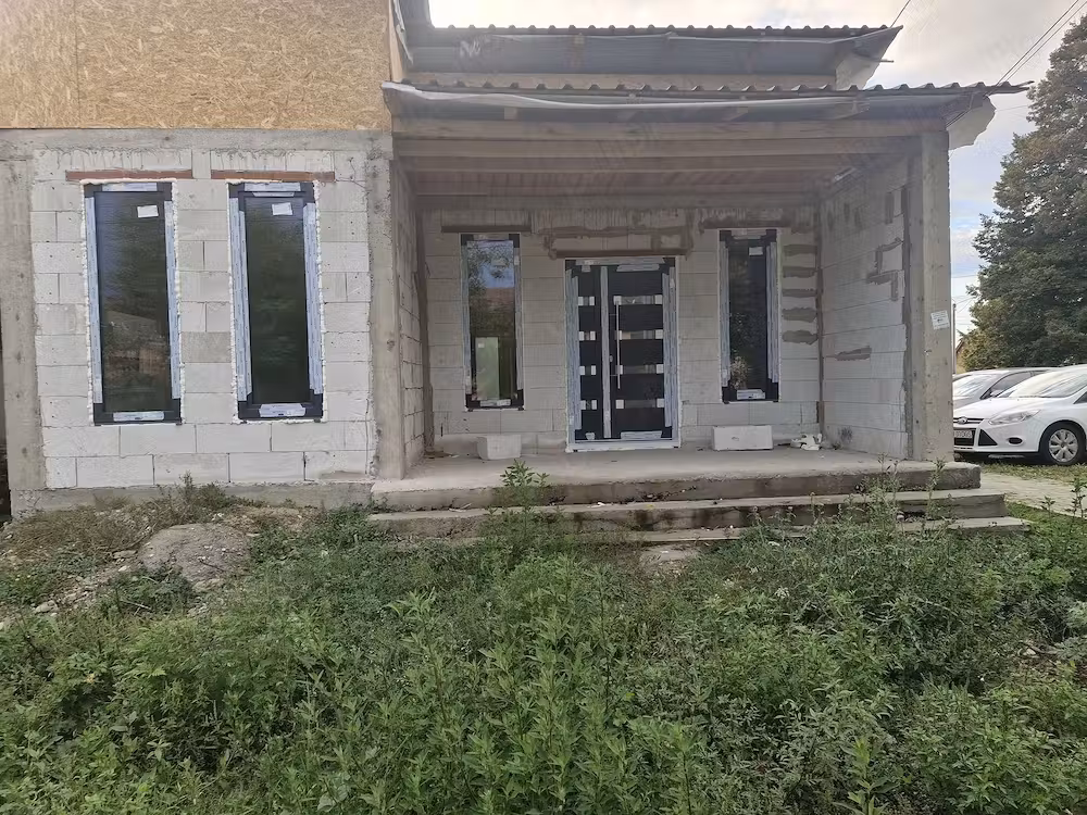 Vând sau schimb cu apartament 3 camere plus diferenta din partea cumpărătorului