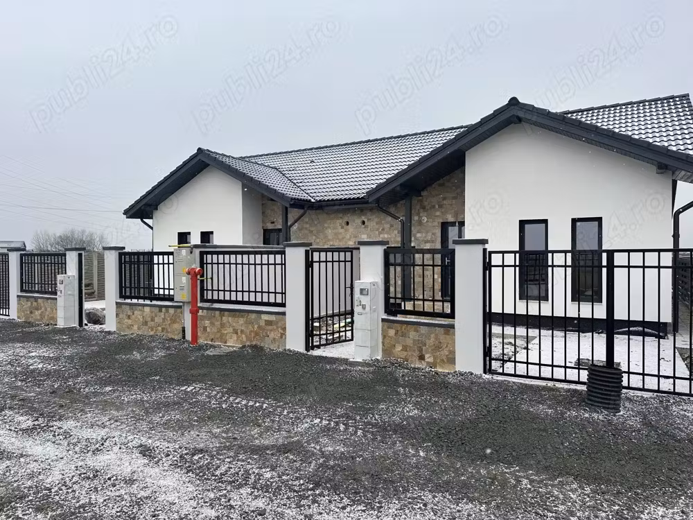 Vând 1 2 duplex Mosnita Noua