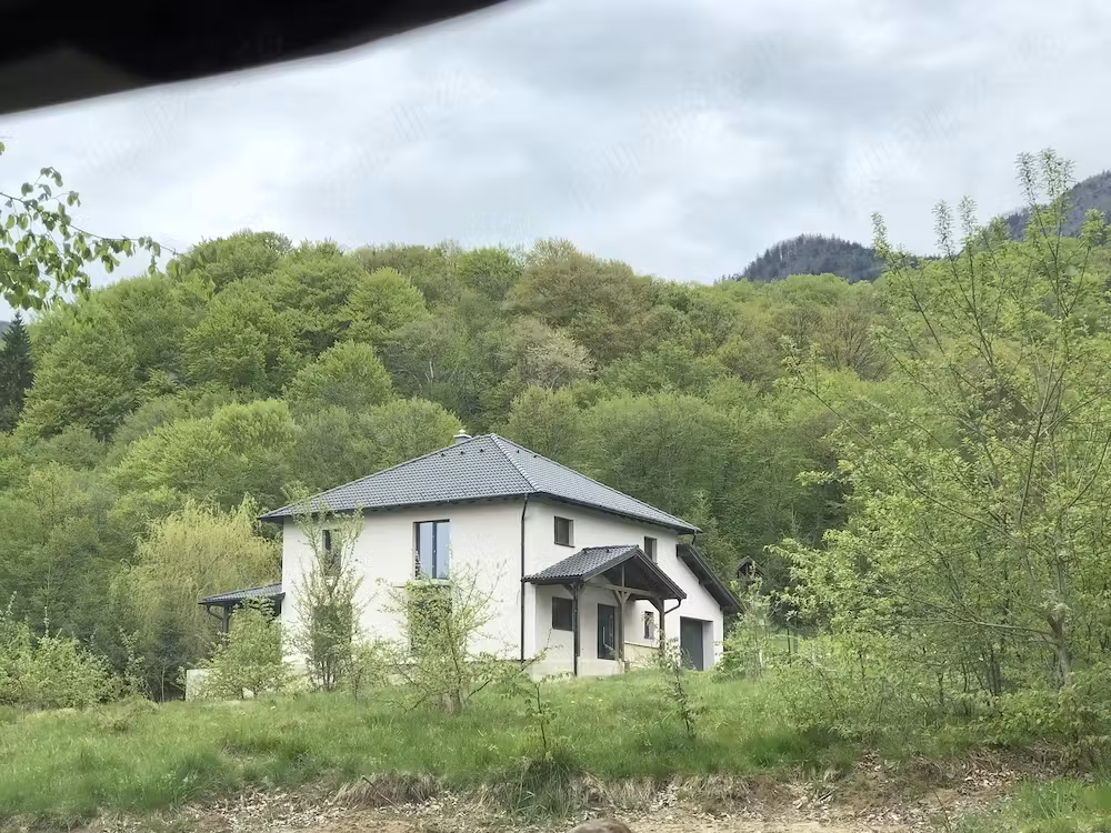 Casă · 4 camere · 320 m², Cheile Rasnoavei, Râșnov
