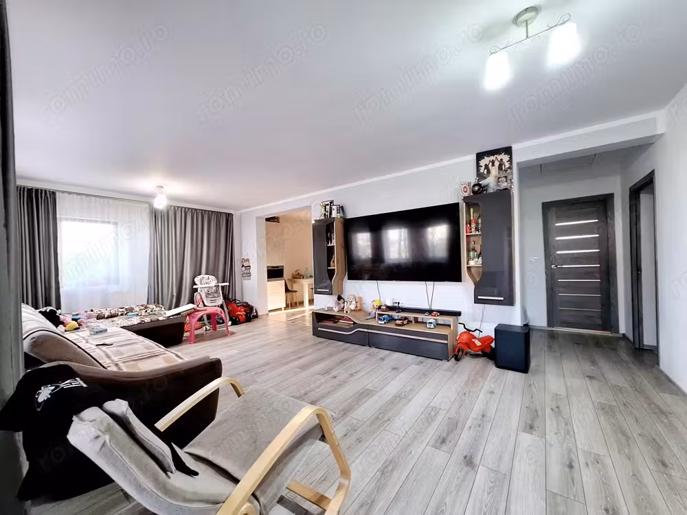 Casă · 4 camere · 100 m², Mosnita Noua, giroc
