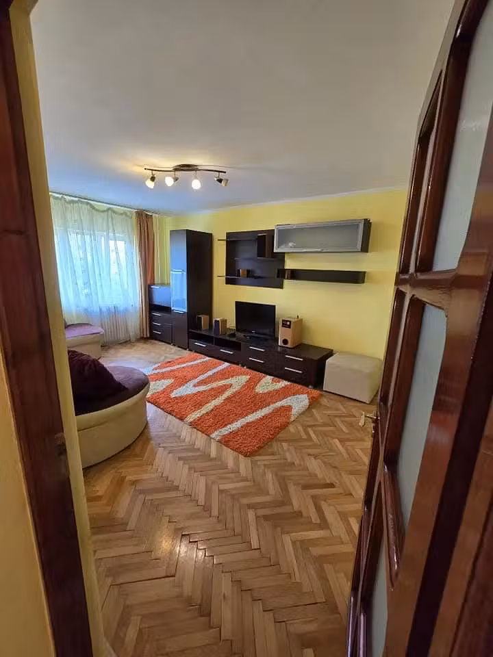 For rent !Chirie 2 cam modern  DECEBAL