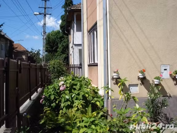 Casă cu etaj centru,  zonă liniștită
