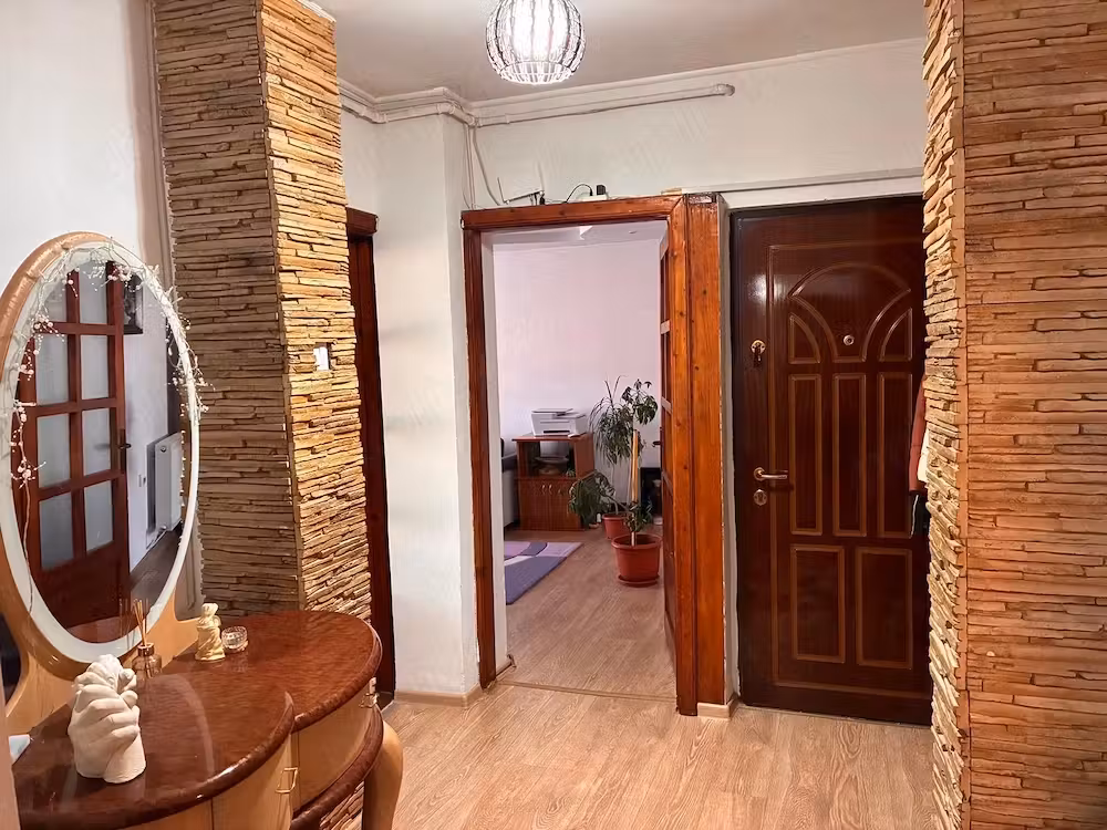 Vând apartament 3 camere, etaj 4, cartier Grui