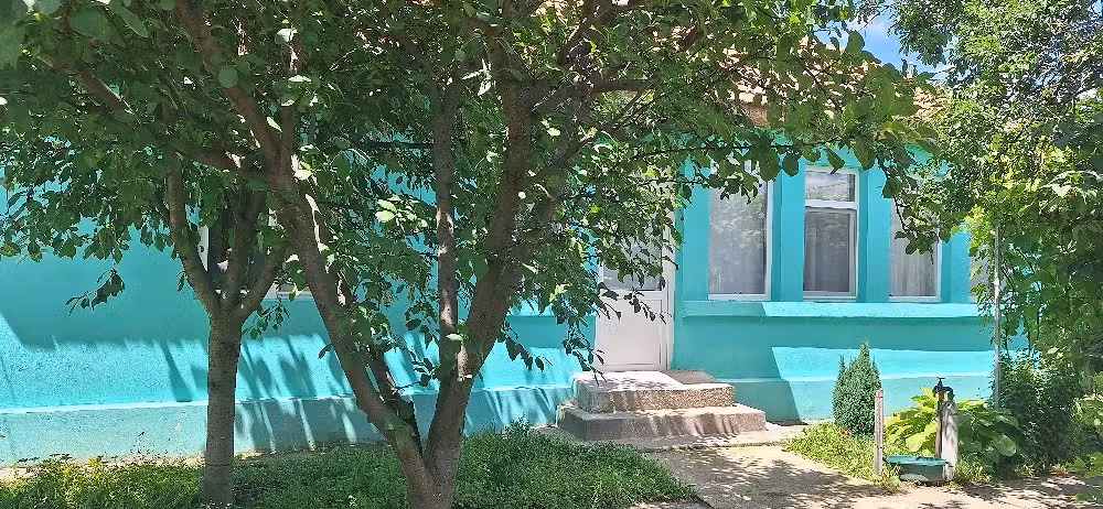 casa la tara cu livada