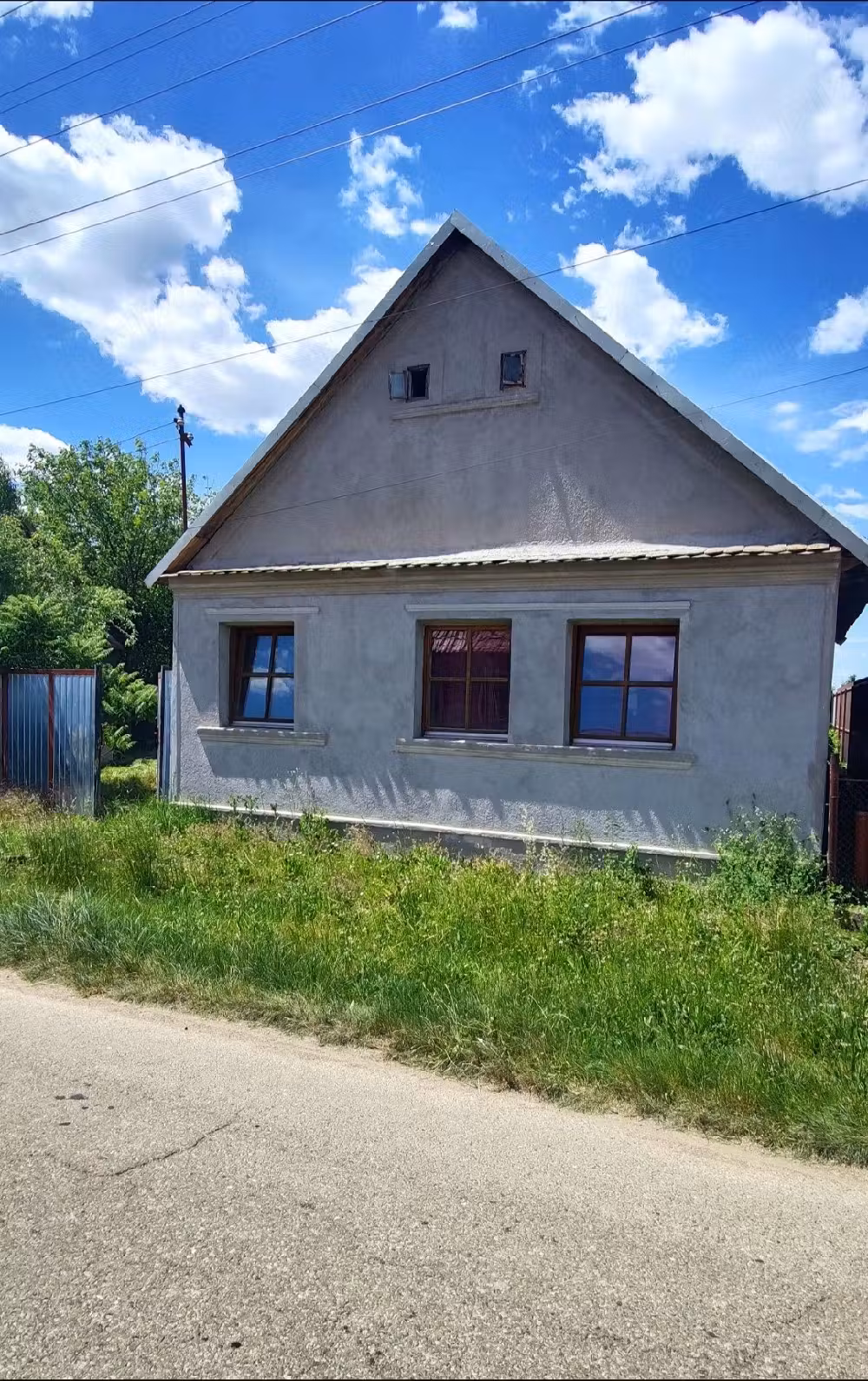 Casa locuibila de vânzare!