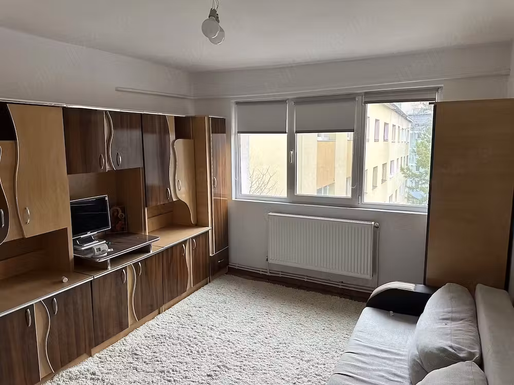 Apartament 2 camere nedecomandat