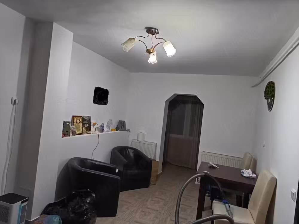 Dau in chirie apartament cu 3 camere