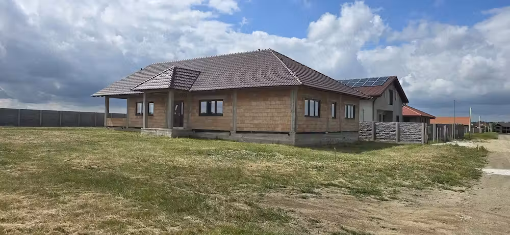De Vânzare Casă cu Teren în Buziaș