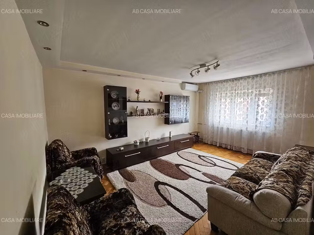 Apartament 3 camere, decomandat, et. 4 4, cu acoperiș, zona Soarelui, Bd Sudului, comision 0%