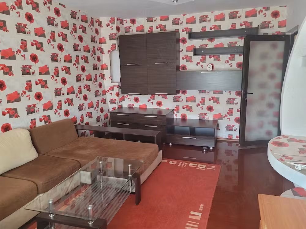 Inchiriez apartament 3 camere prima inchiriere