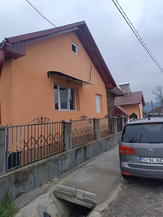 Casă Babeni