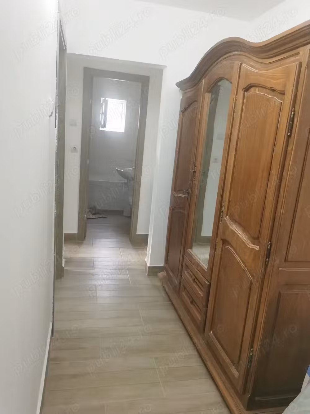 Închiriez apartament 3 camere