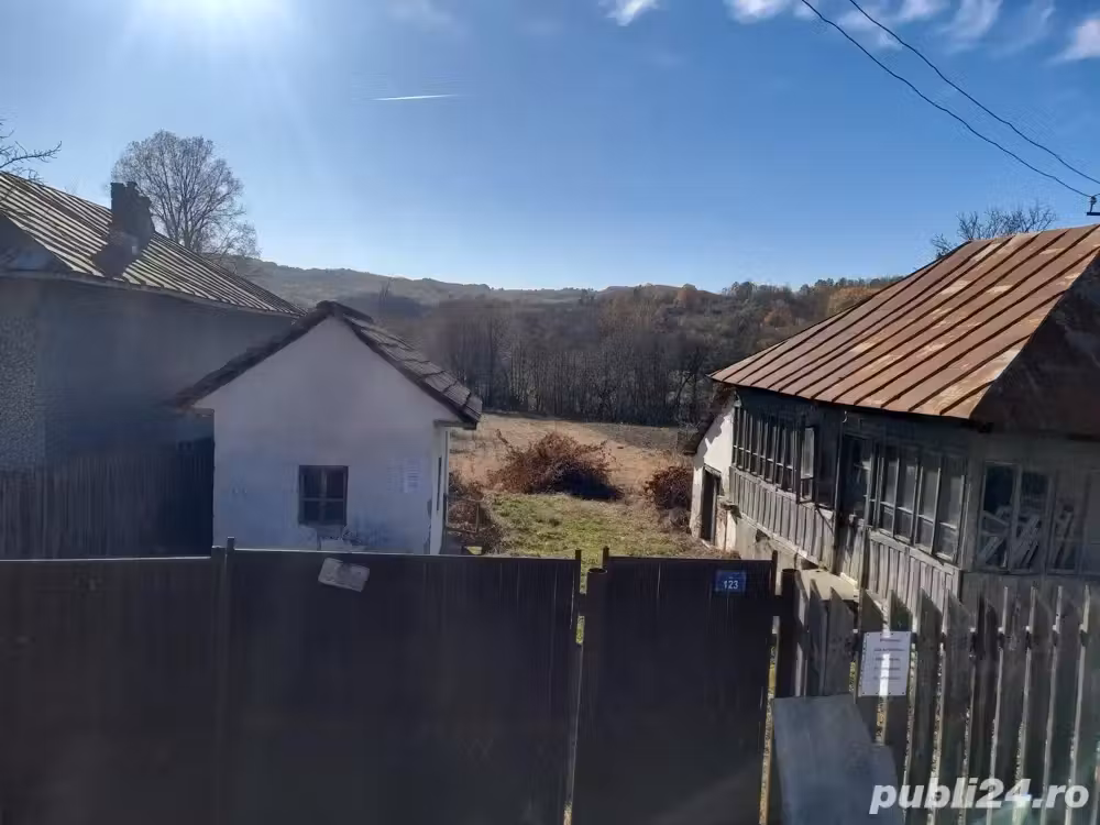 Casa si Teren de Vanzare