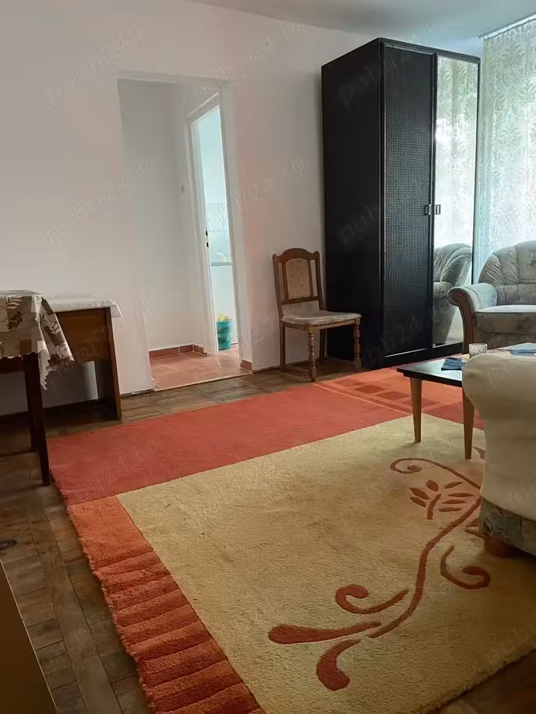 Propietar vand apartament 2 camere zona ISHO, semidecomadat, etaj 1din 4, locatie excelenta