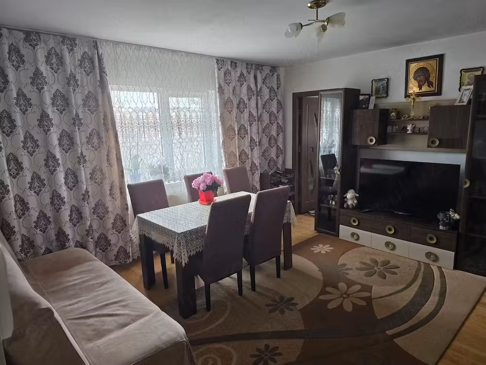 Vand apartament cu 3 camere Botosani