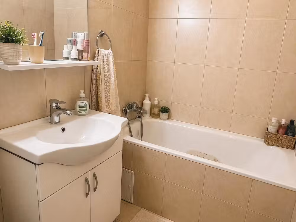 Apartament cu 2 camere etajul 1, posibilitate de centrala zona Favorit