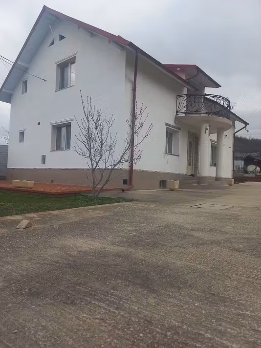 Casă Leordeni