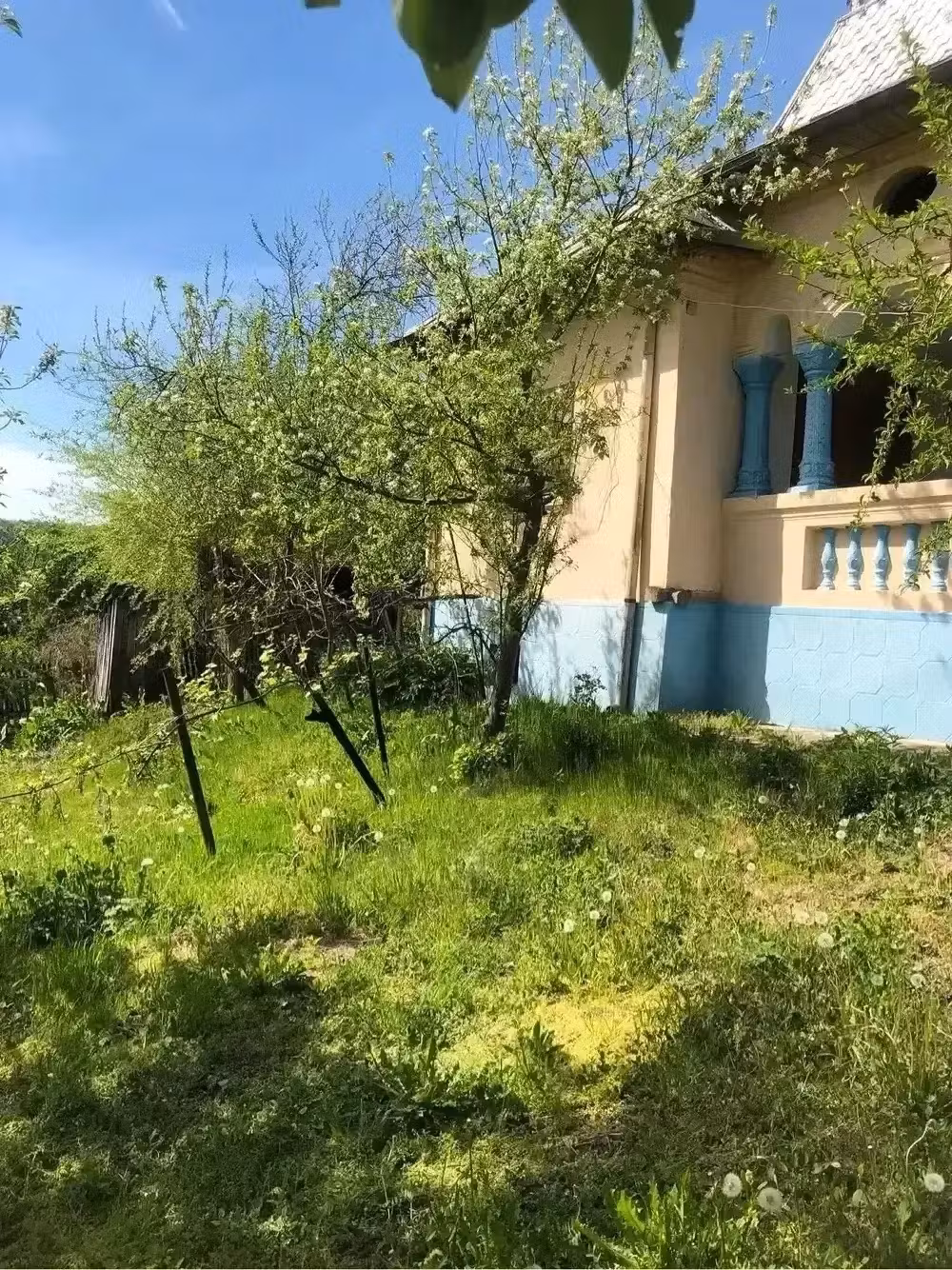 Vând casa in satul Olteanca, comuna Ladesti