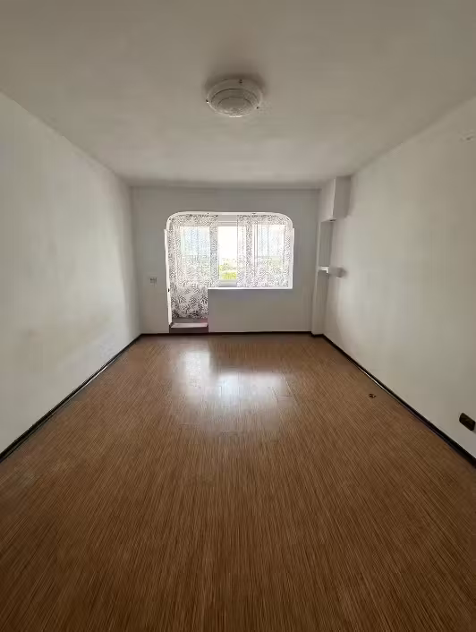 Bld. Chisinau -Piata Delfinului-Apartament 2 camere-confort 1-Centrala -Parcare