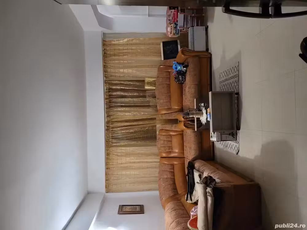 Apartament de vânzare cu trei camere decomandate cu bai proprii, confort I