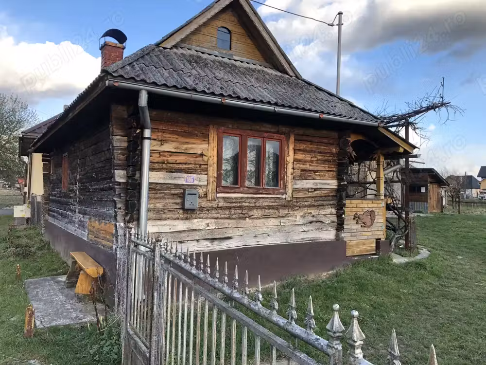 Casa de vanzare din lemn