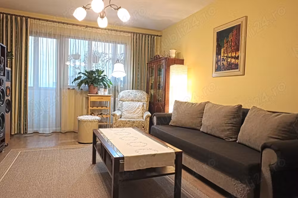 Vând apartament 5 camere + opțional 1 sau 2 garaje la demisol (A. Vlaicu   Stupilor)