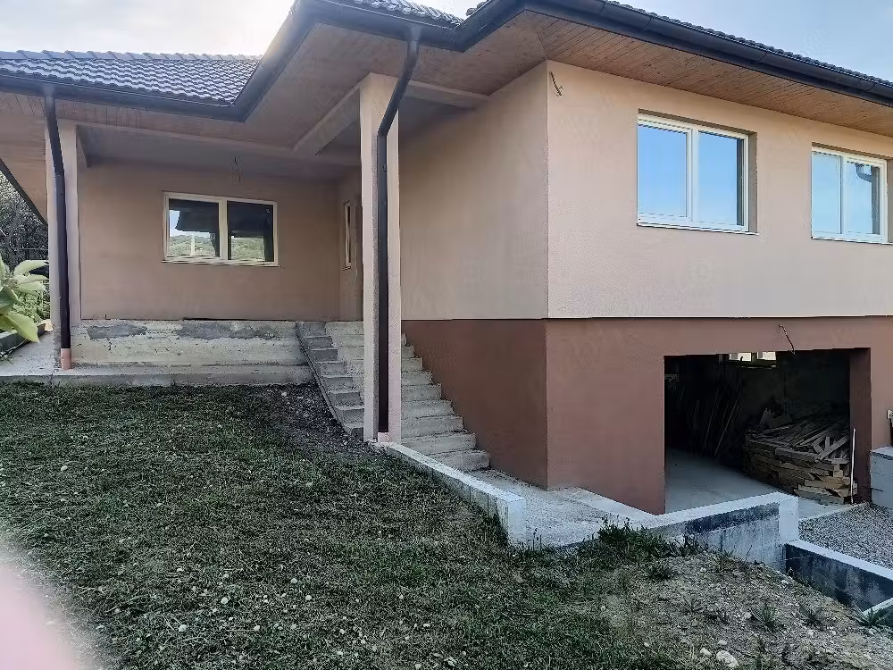 Casă individuală de vânzare