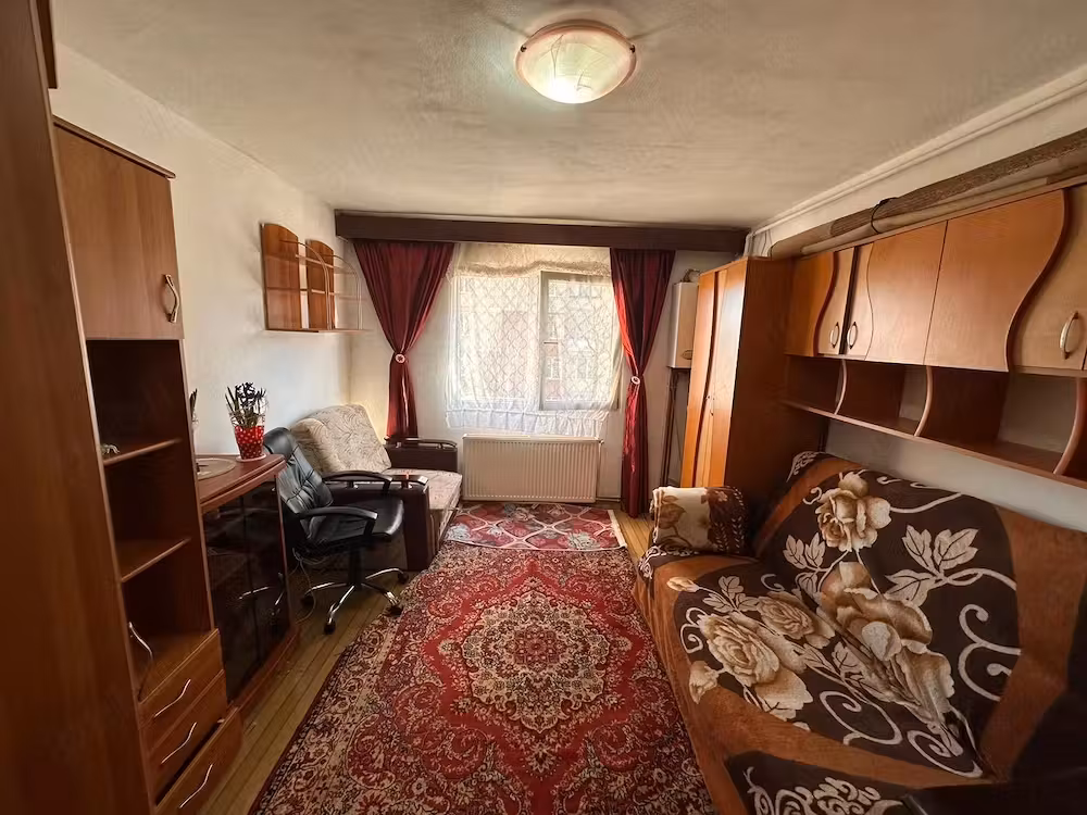 Ofer spre inchiriere garsoniera 24 mp in Noua