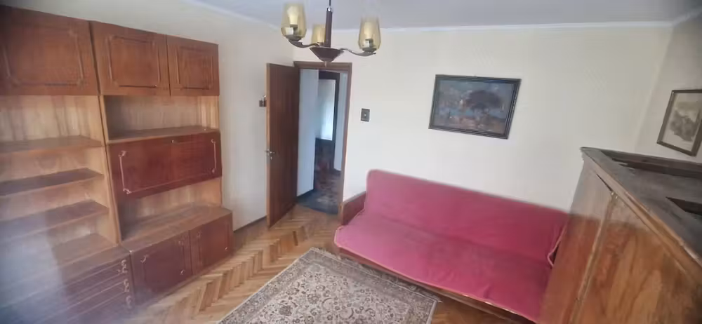 Inchiriez apartament 3 camere decomandate zona centrala langa parcul Zavoi