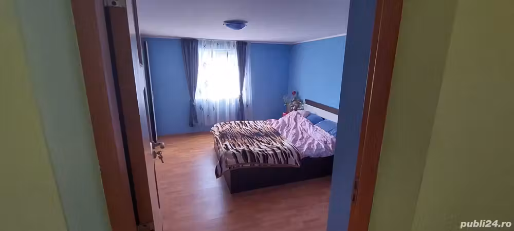 Vand casa cu 5 camere