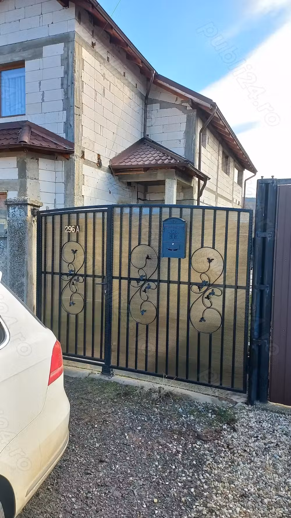 Vand casă Cuvin