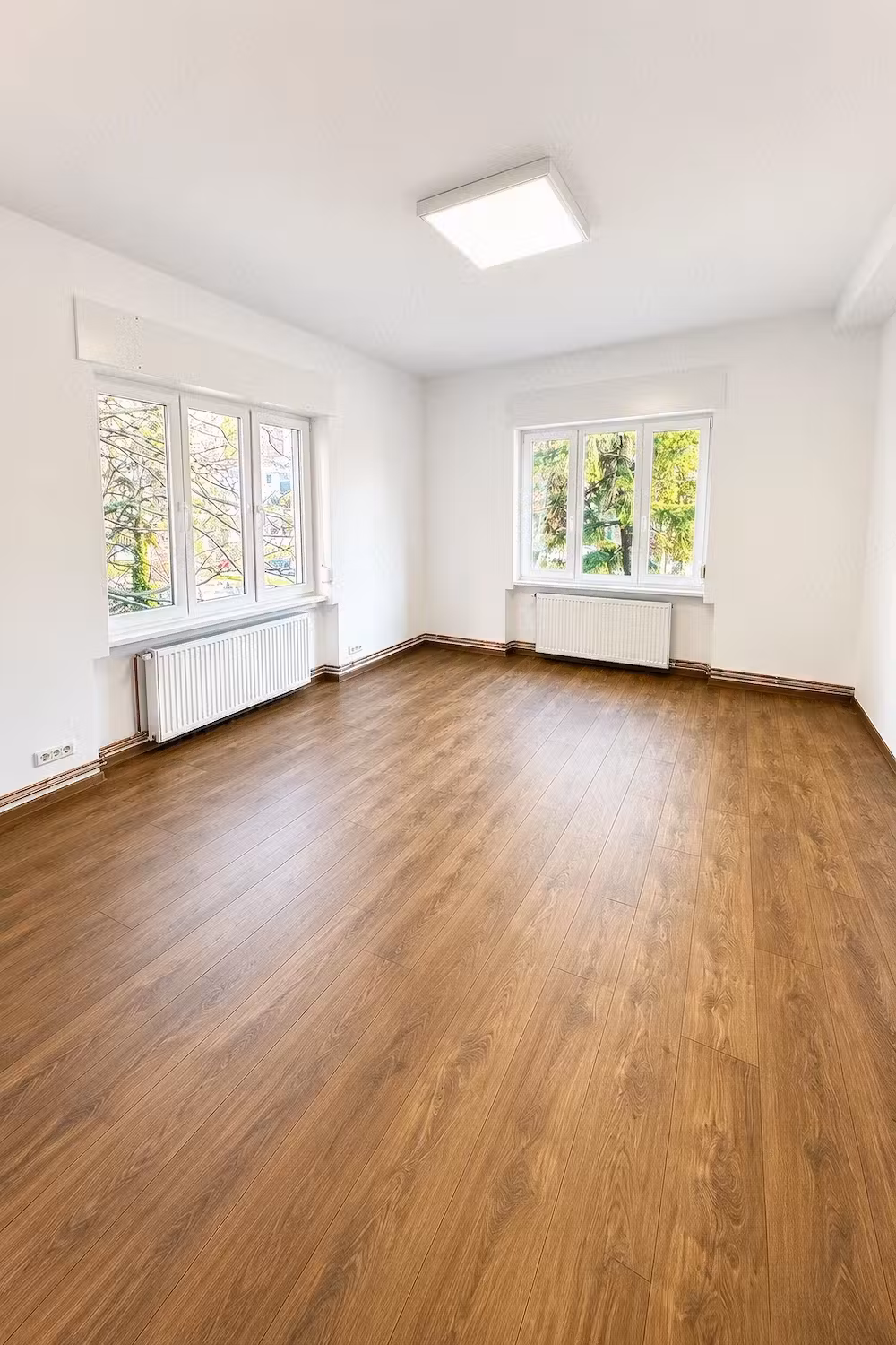 Proprietar, inchiriez apartament 3 camere decomandat-Punctele Cardinale-Medicina-Tribunal