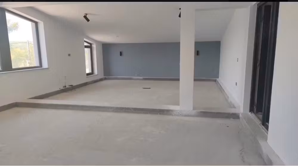 De vanzare imobil nou  (spatiu comercial + spatii de locuit)