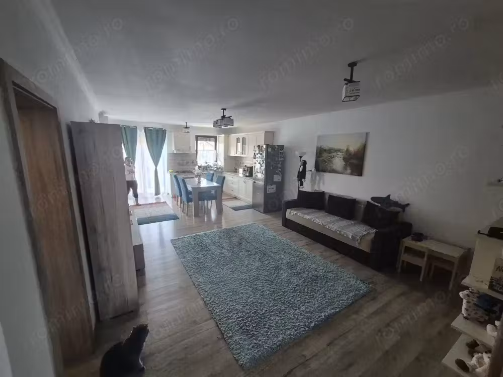 Vand 3 camere Braytim etaj 1 cu intrare din strada!