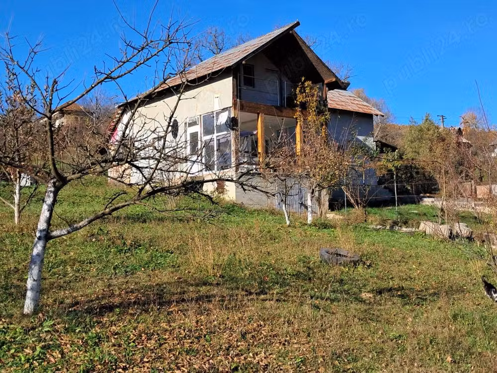 Casă · 3 camere · 120 m², Ursoaia, Curtea de Argeș