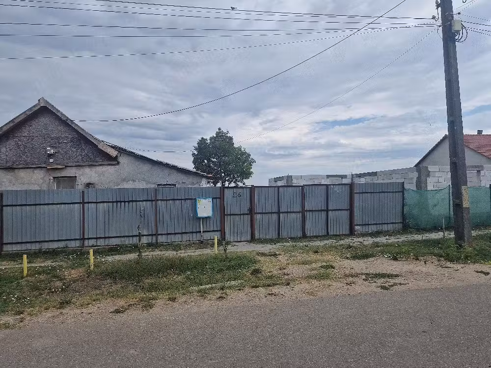 De vânzare   Casă + teren generos în comuna Socodor, județul Arad Se vinde proprietate situată în