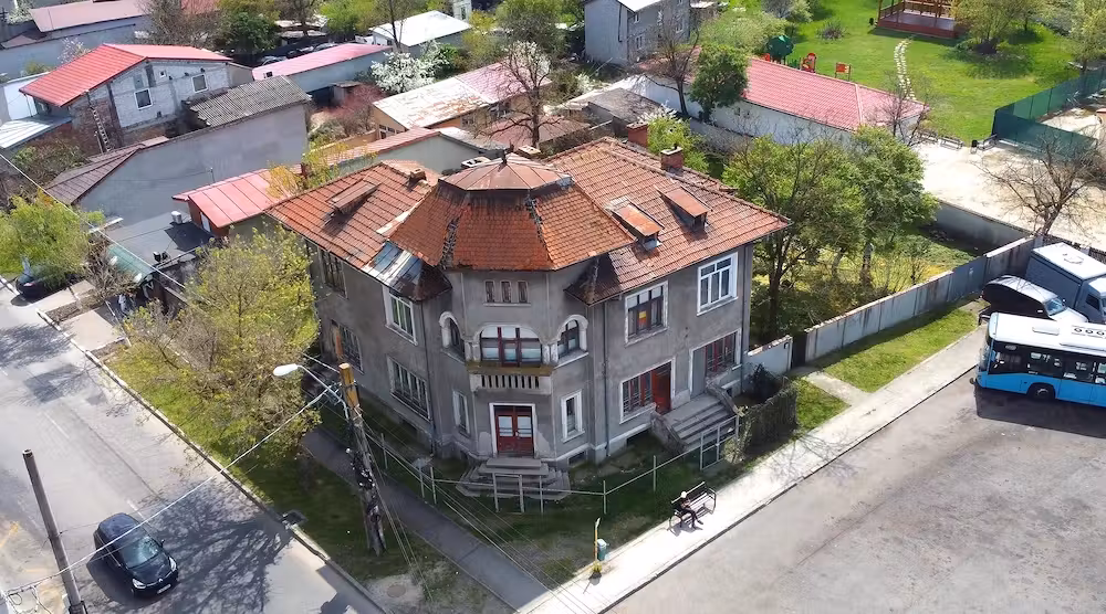 Casă cu teren în Giulești-Sârbi, Sector 6 270 mp utili, curte, garaj