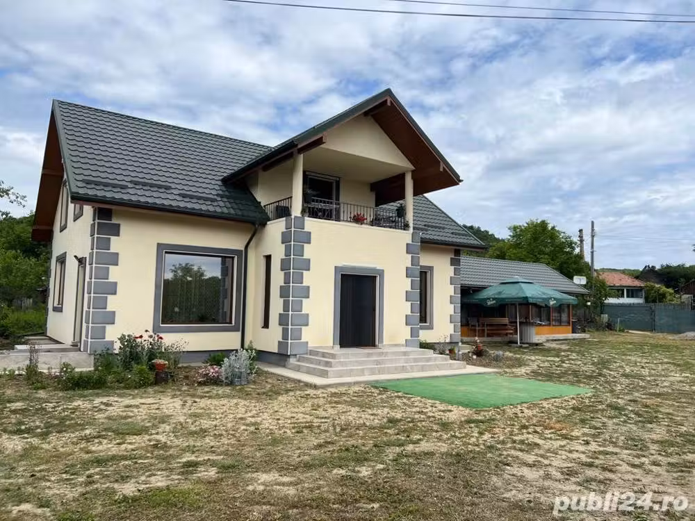 Vand casa Lunca Frumoasa Curcanesti comuna Parscov