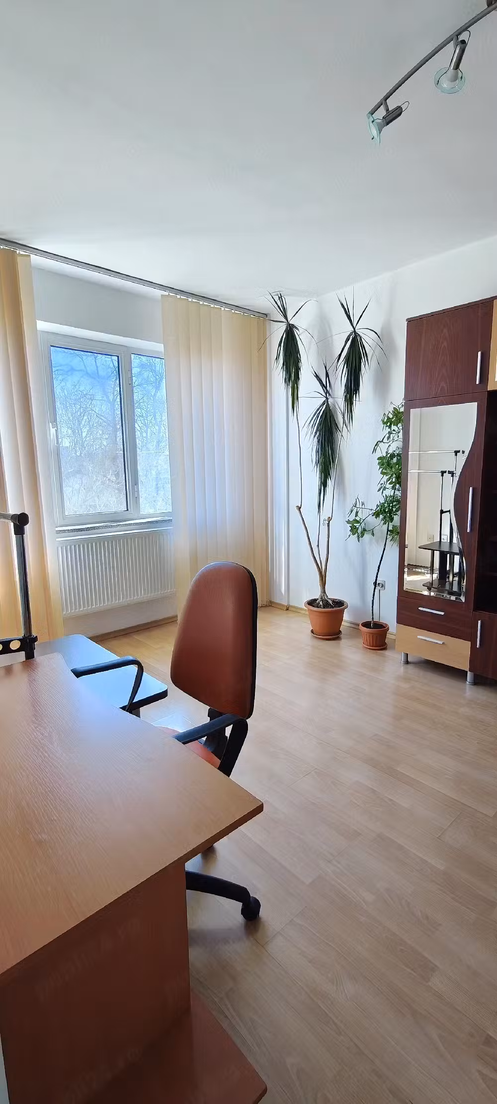 Vanzare garsoniera spațioasă, etaj 1, zona Dedeman