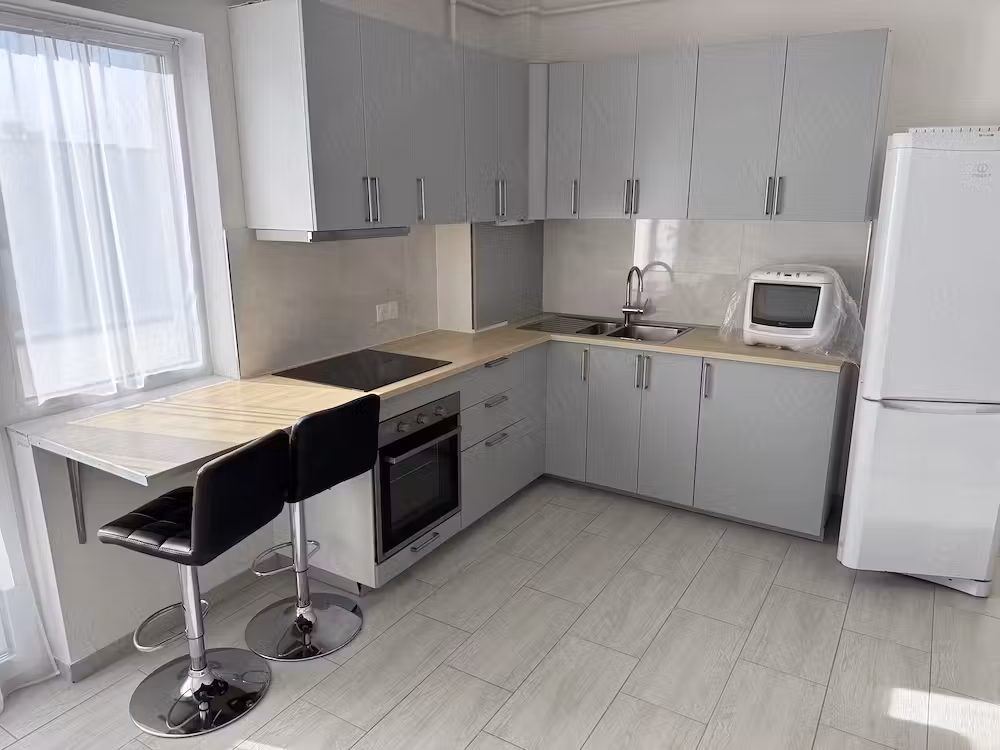 Str.L mîitei Apartament 3 camere de Închiriat