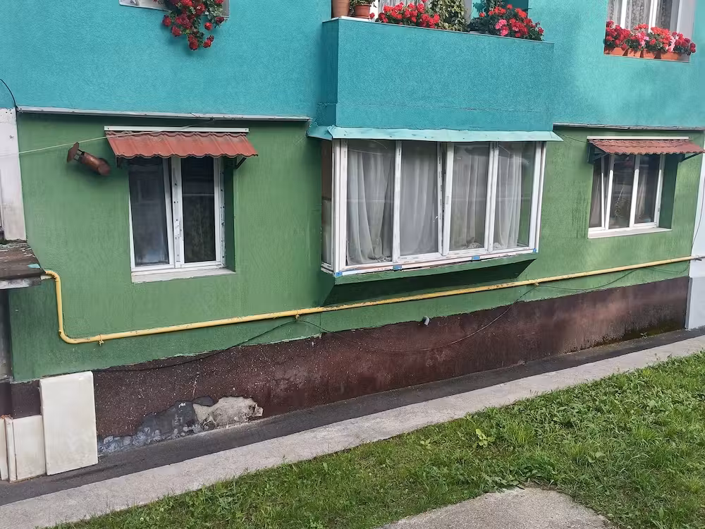Vând apartament 2 camere decomandat zona Cavnic