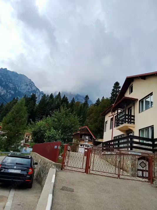 Casă Busteni