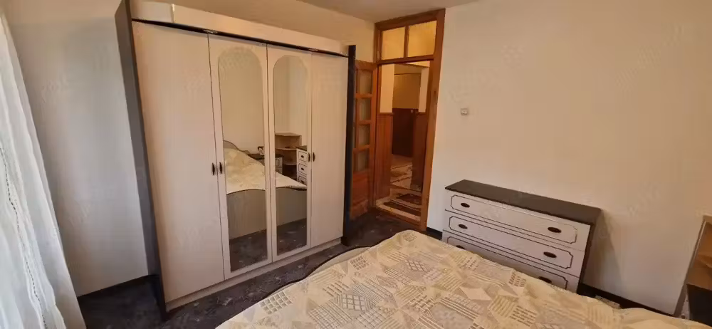 Vand apartament cu 4 camere Micro 4